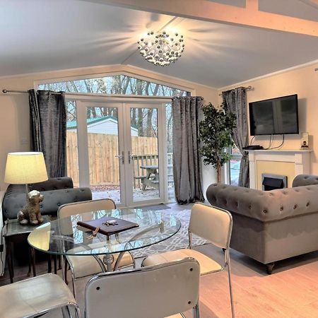 Welsh Villa-Hot Tub-Tenby-Carmarthen-Forestsetting Dış mekan fotoğraf
