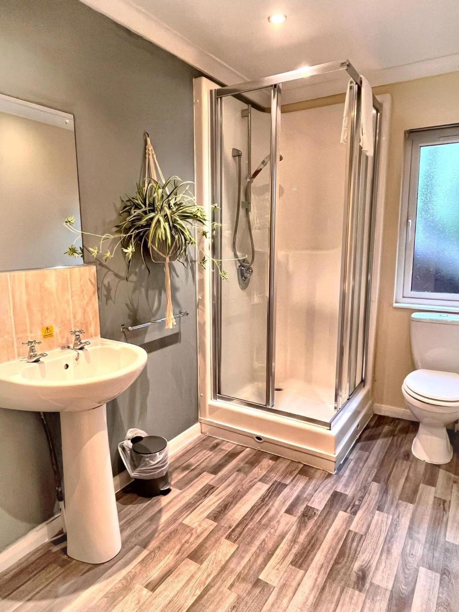 Welsh Villa-Hot Tub-Tenby-Carmarthen-Forestsetting Dış mekan fotoğraf